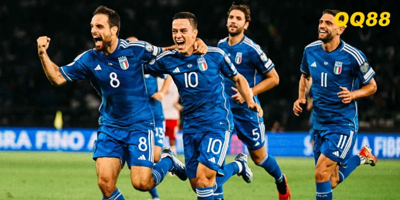 Italia hướng tới chiến thắng thứ tư liên tiếp để bám đuổi ngôi đầu bảng.